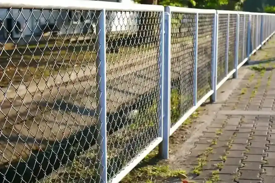 Benefits Of Chain Link Fencing For Residential Properties in Modesto, CA Benefits Of Chain Link Fencing For Residential Properties in Modesto, CA