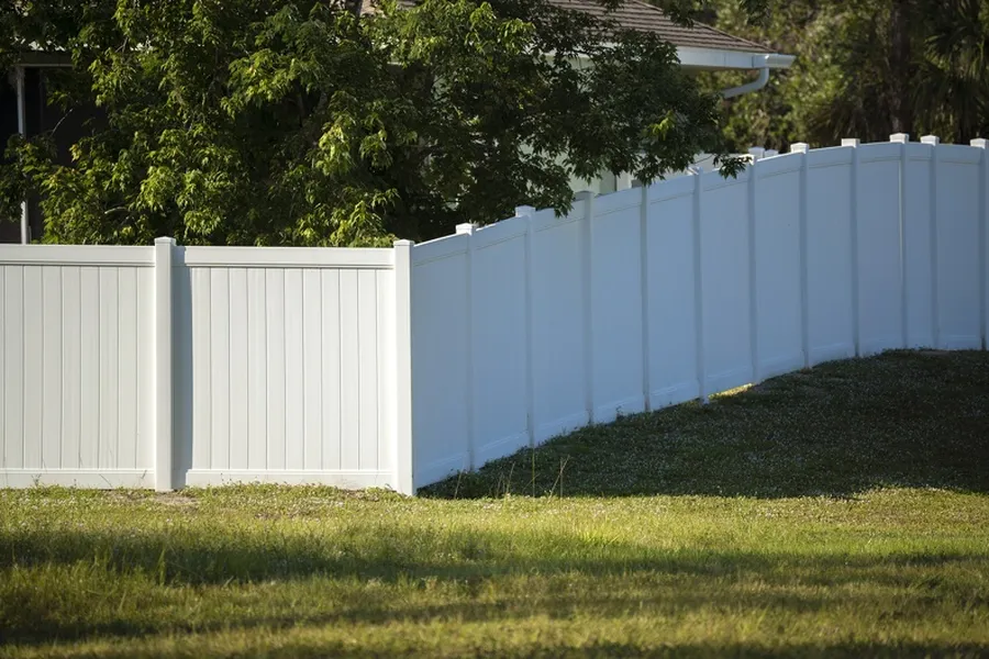 Factors To Consider When Hiring A Contractor For Vinyl Fencing Modesto, CA Factors To Consider When Hiring A Contractor For Vinyl Fencing Modesto, CA