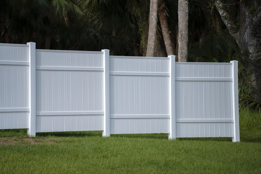 Factors To Consider When Hiring A Contractor For Vinyl Fencing in Modesto, CA Factors To Consider When Hiring A Contractor For Vinyl Fencing in Modesto, CA